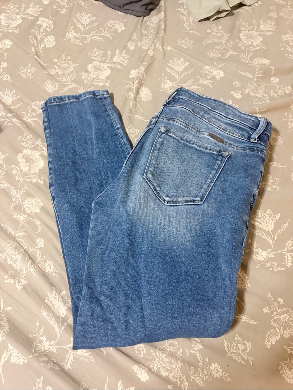 KanCan Women's Skinny Jeans in Medium Blue Wash